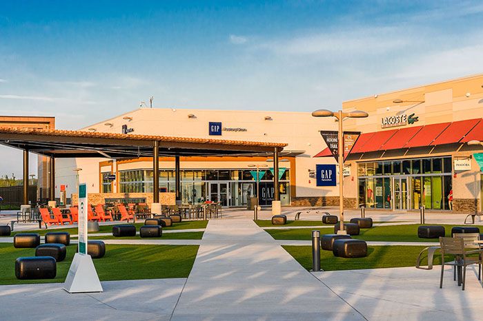 center_court Outlet Collection at Niagara Gap exterior